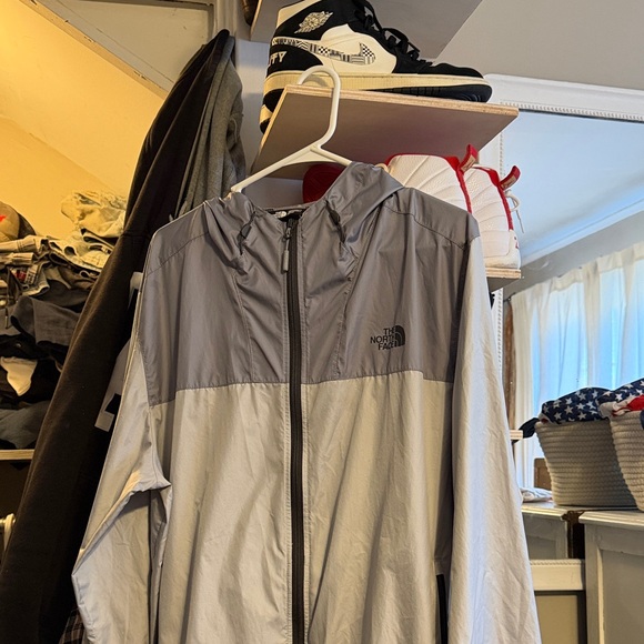 The North Face Men's Two-Tone Gray Windbreaker - Picture 7 of 9